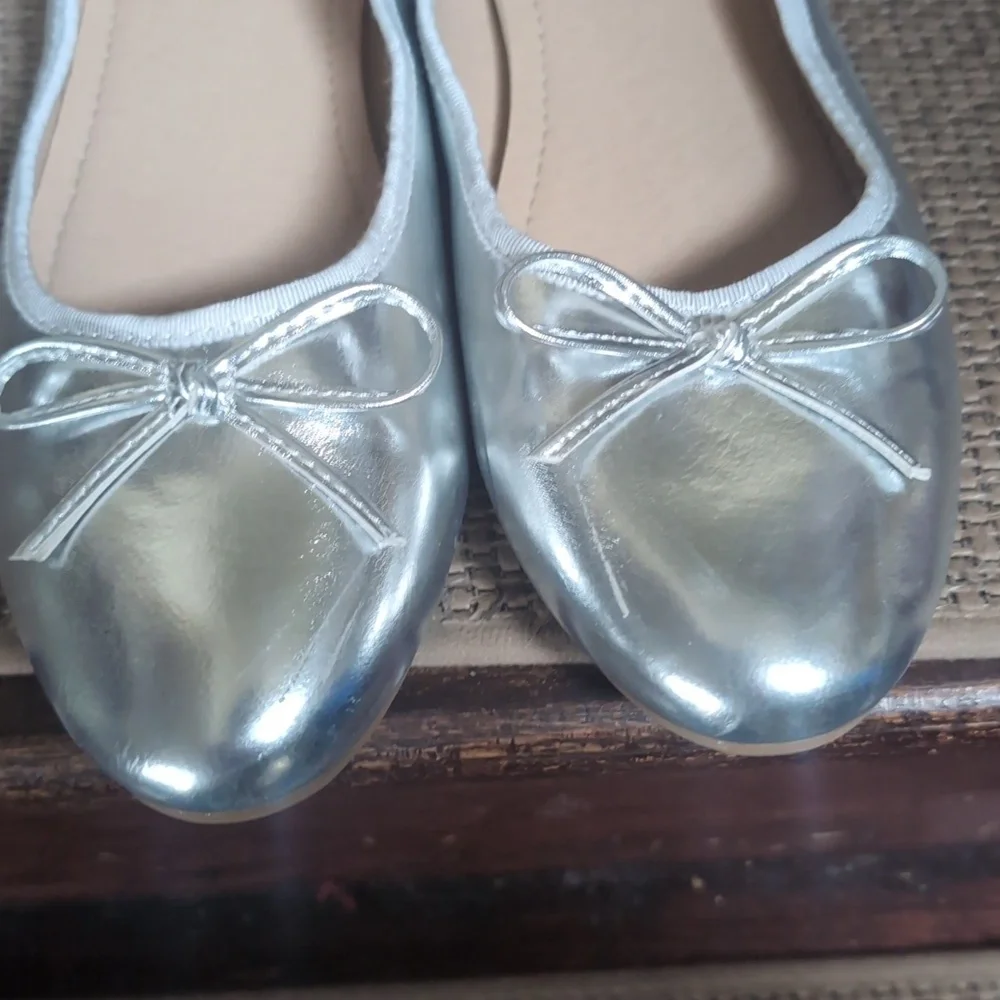 Dream Pairs Girls Size 9 Silver Slip-On Ballet Flats w/ Bow Accent